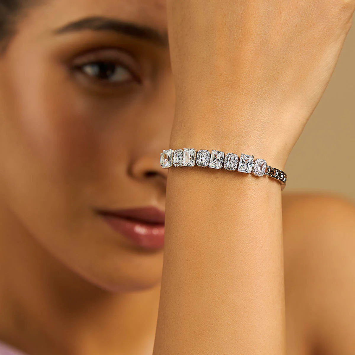 Zircon Bracelet Locking System