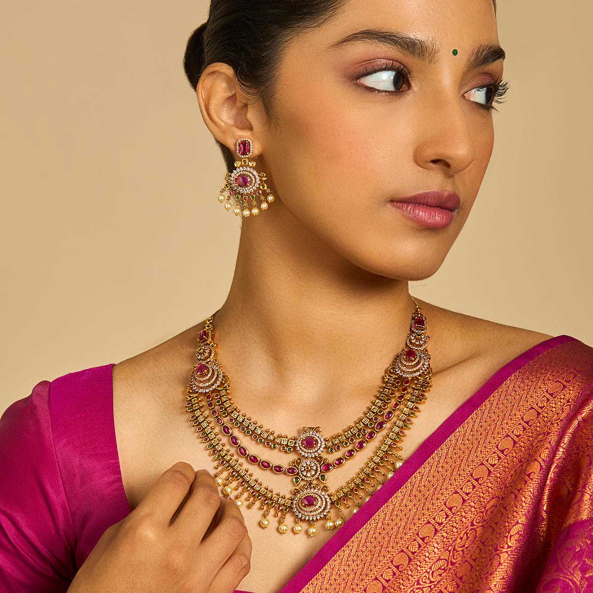 Antique Bead Short Necklace