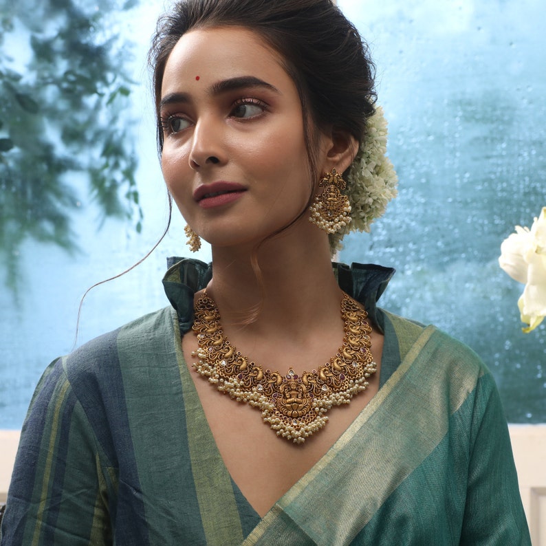 Cira Antique Gold Plated Short Necklace & Chandbali Earring Indian Jewelry Set