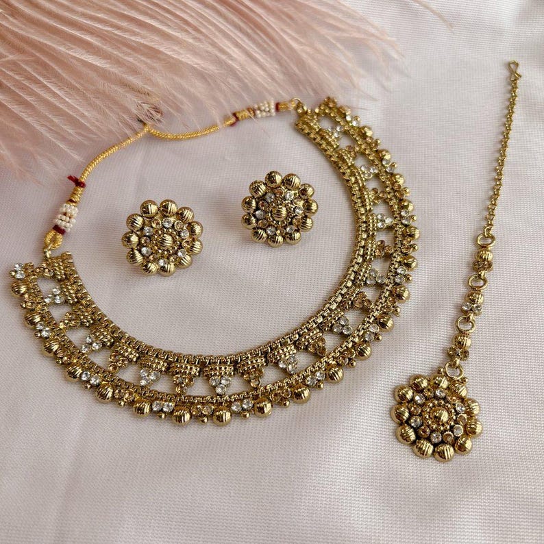 Nura Small Necklace Set Golden Online in India