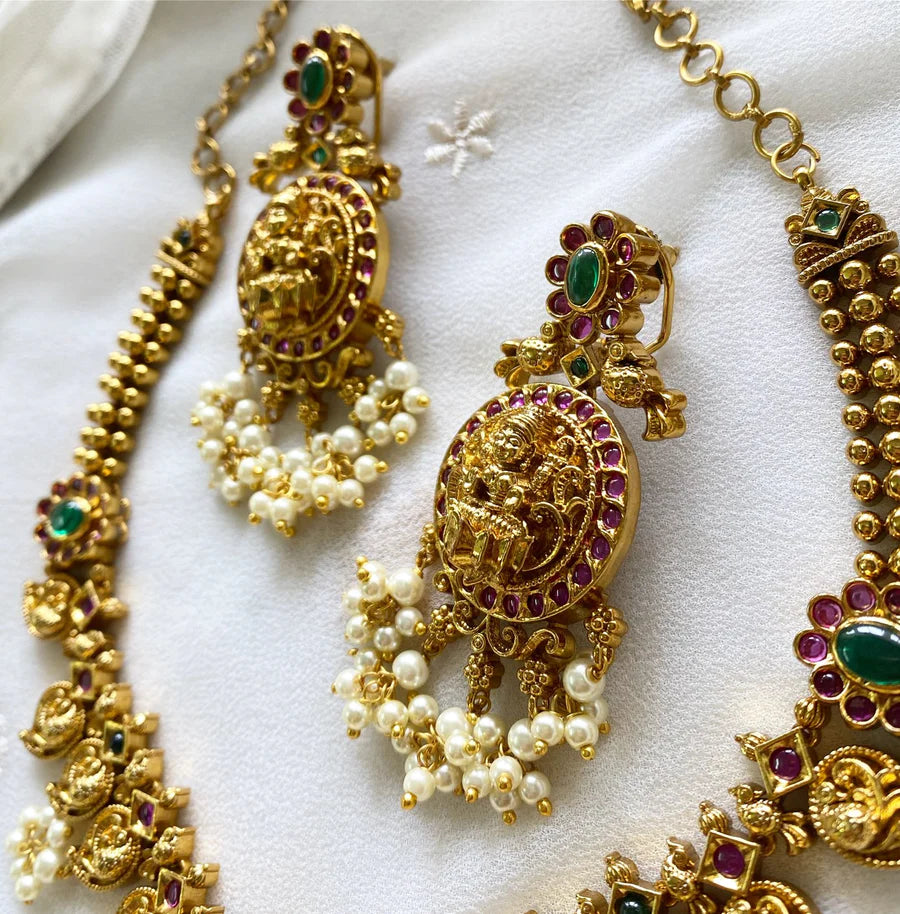 Antique matte laxshmi gajendra kemp short set Here's a descriptive overview