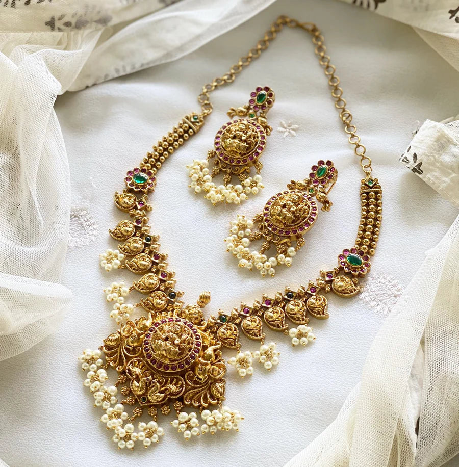 Antique matte laxshmi gajendra kemp short set Here's a descriptive overview