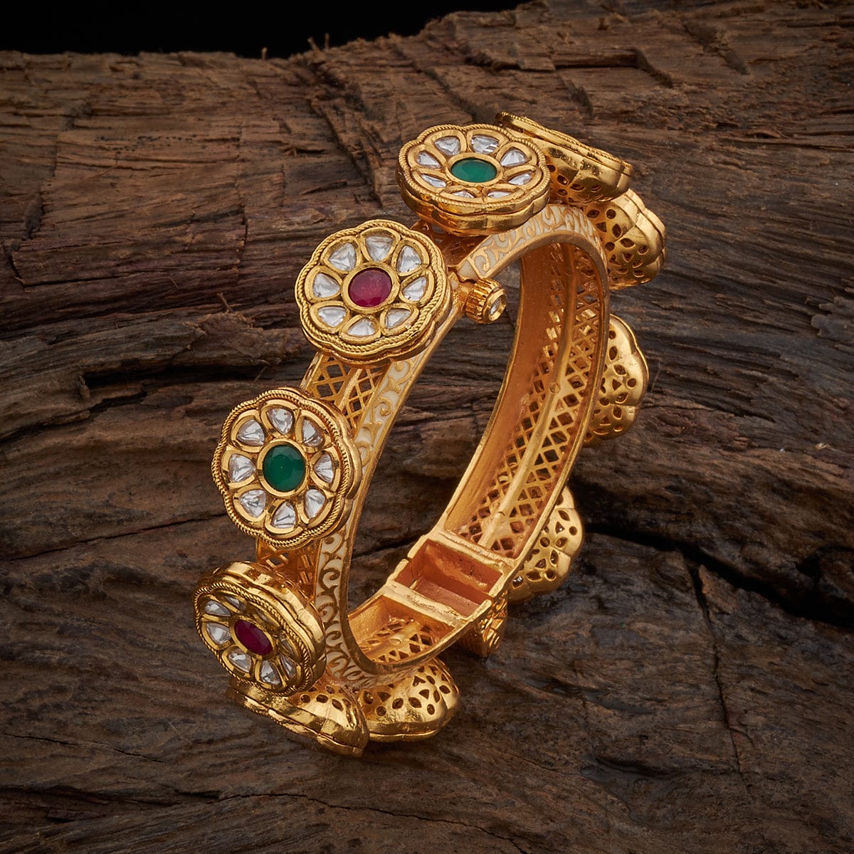 Kundan Bangle splendid and dazzling enough