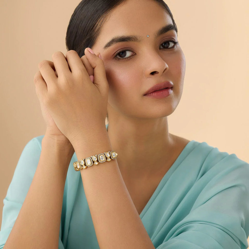 Kundan Kada Locking System