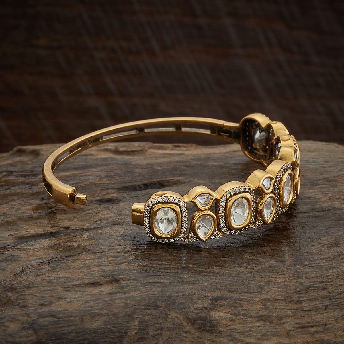 Kundan Kada Locking System