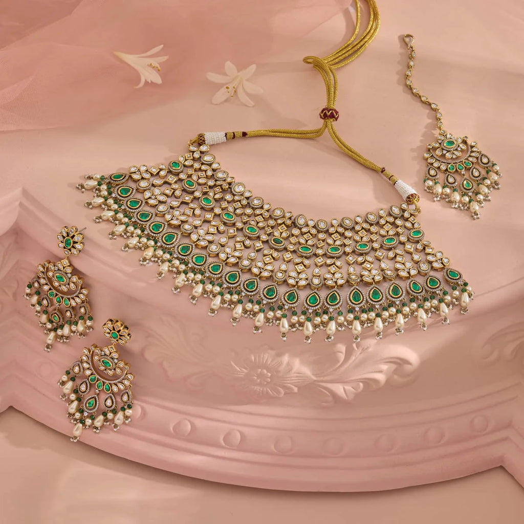 Kundan Necklace earrings and mangtika