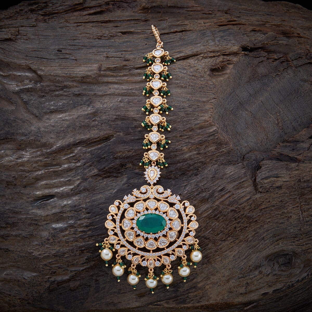 Kundan Tikka shine will make you the centre of attention