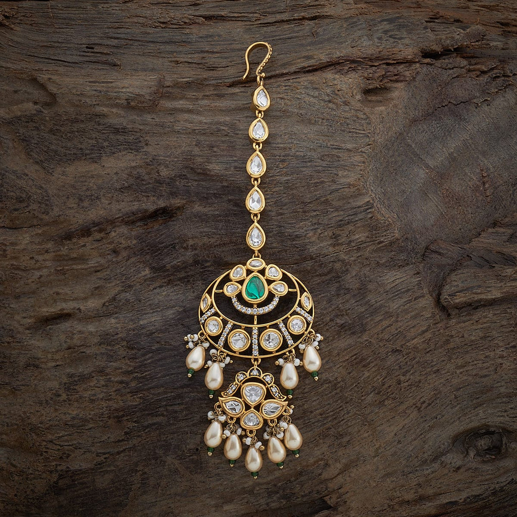 Kundan Tikka Its elaborate kundan work