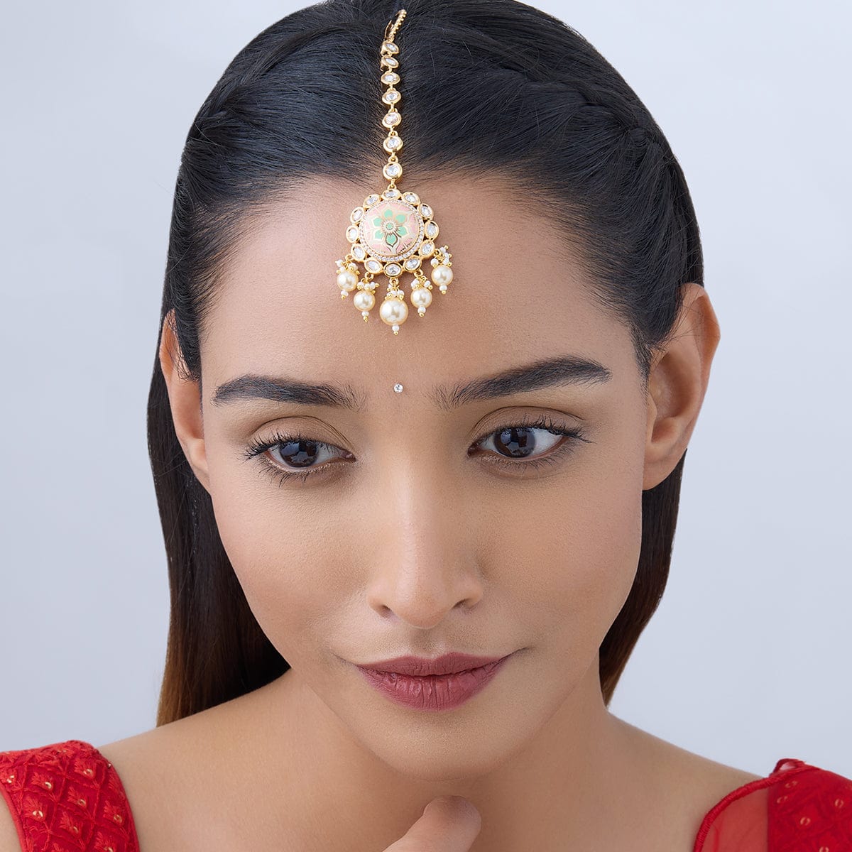 Kundan Tikka Elevate your style with our exquisite Kundan Tikka
