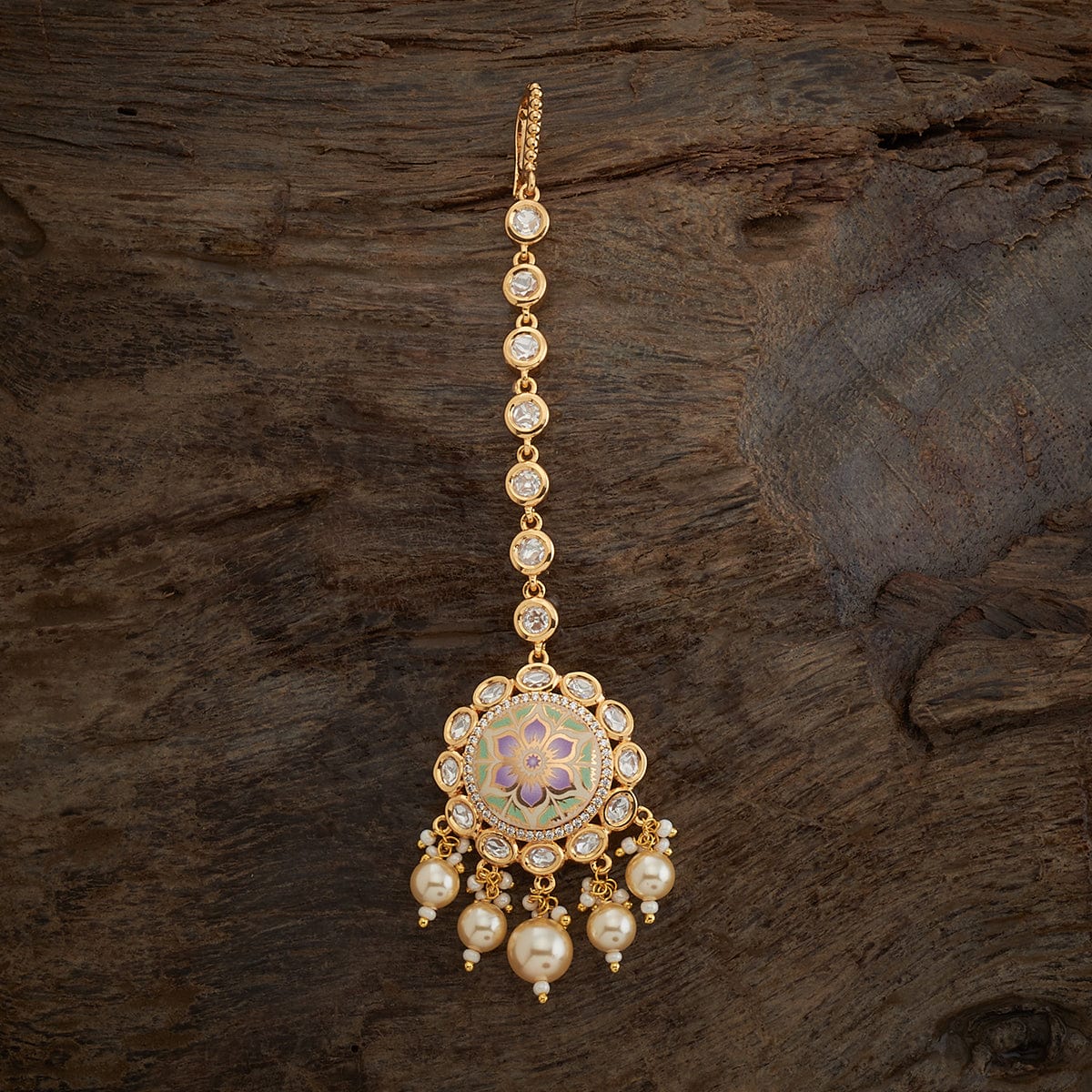 Kundan Tikka Elevate your style with our exquisite Kundan Tikka