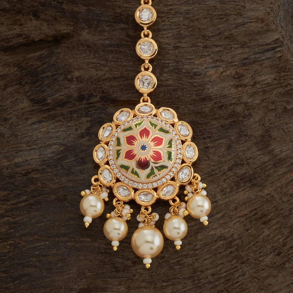 Kundan Tikka Elevate your style with our exquisite Kundan Tikka