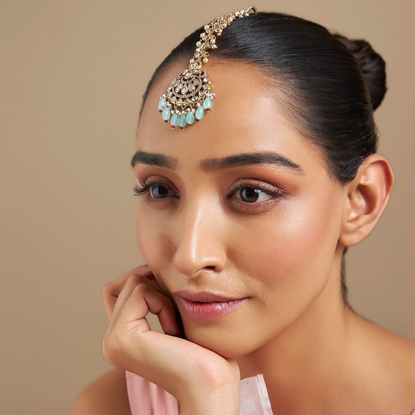 Kundan Tikka fashion statement