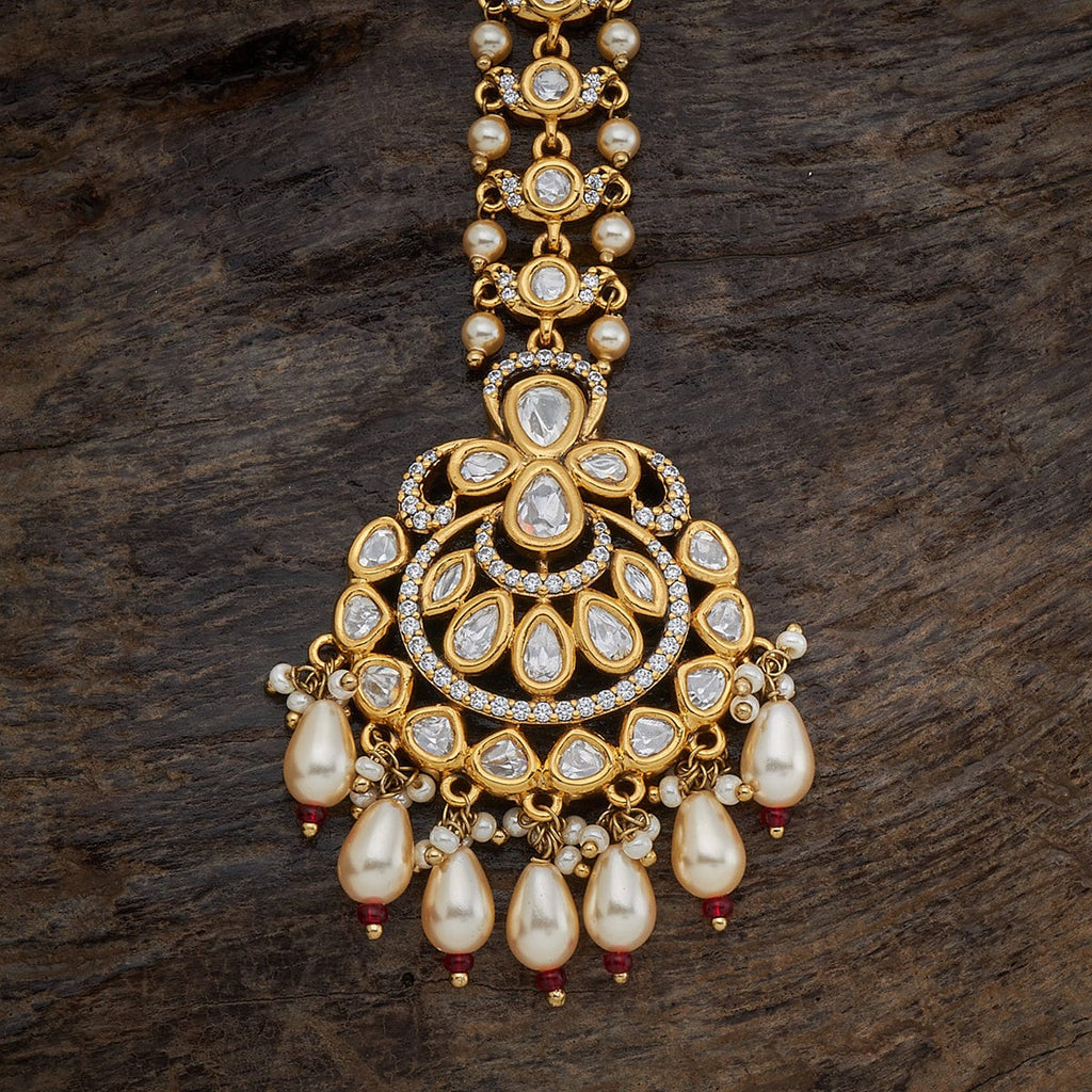 Kundan Tikka fashion statement