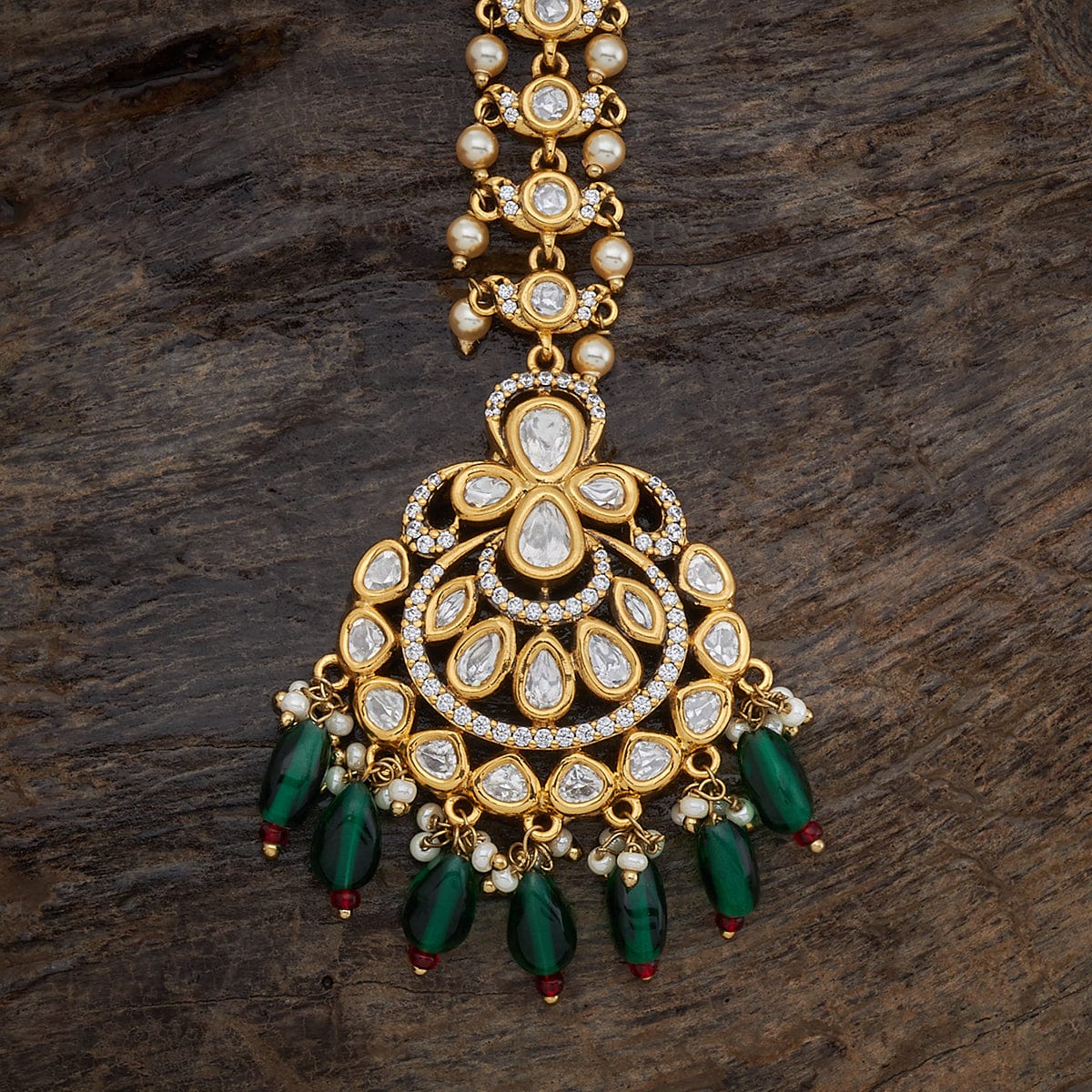Kundan Tikka fashion statement