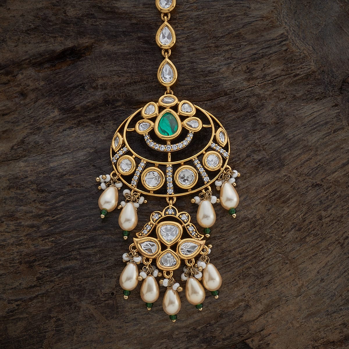 Kundan Tikka Its elaborate kundan work