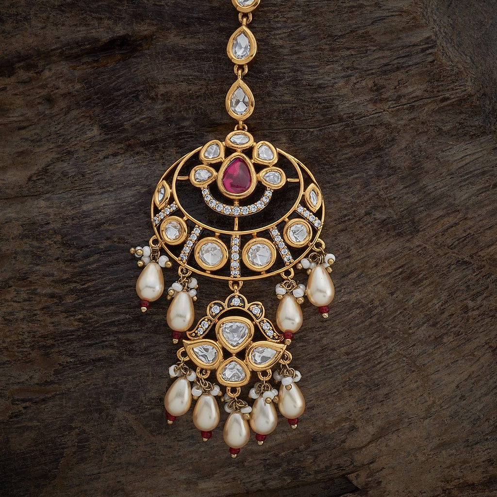 Kundan Tikka Its elaborate kundan work