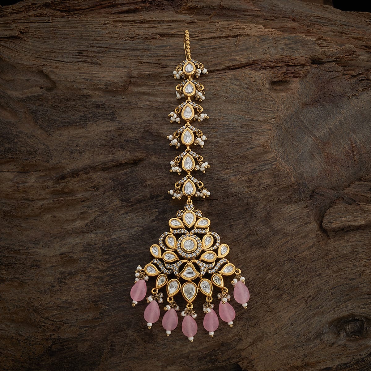 Kundan Tikka Enjoy being the centre