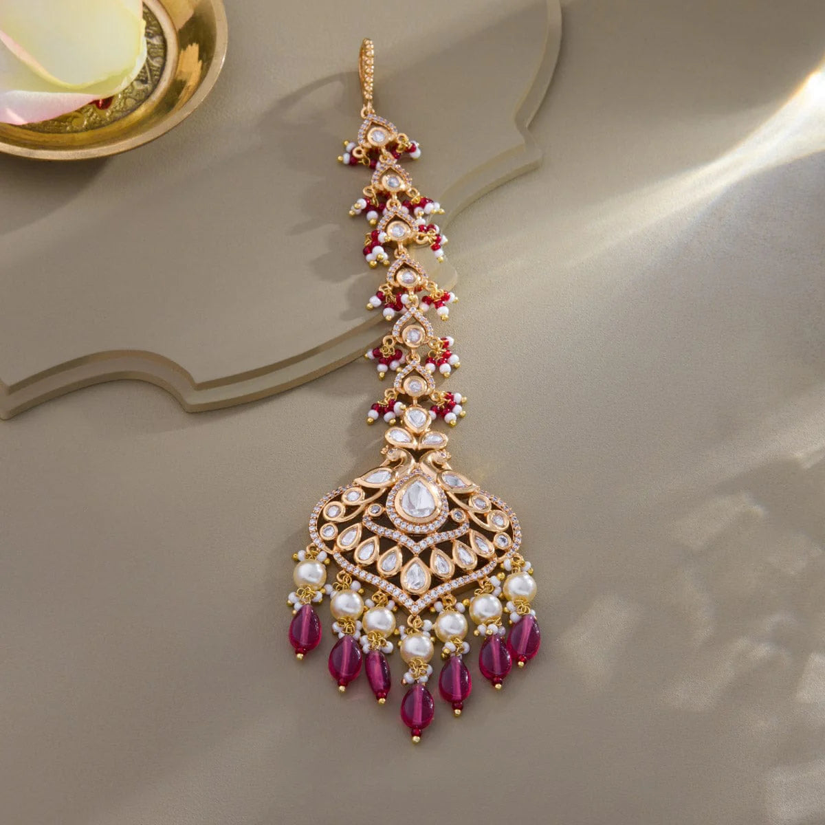 Kundan Tikka three vibrant colors