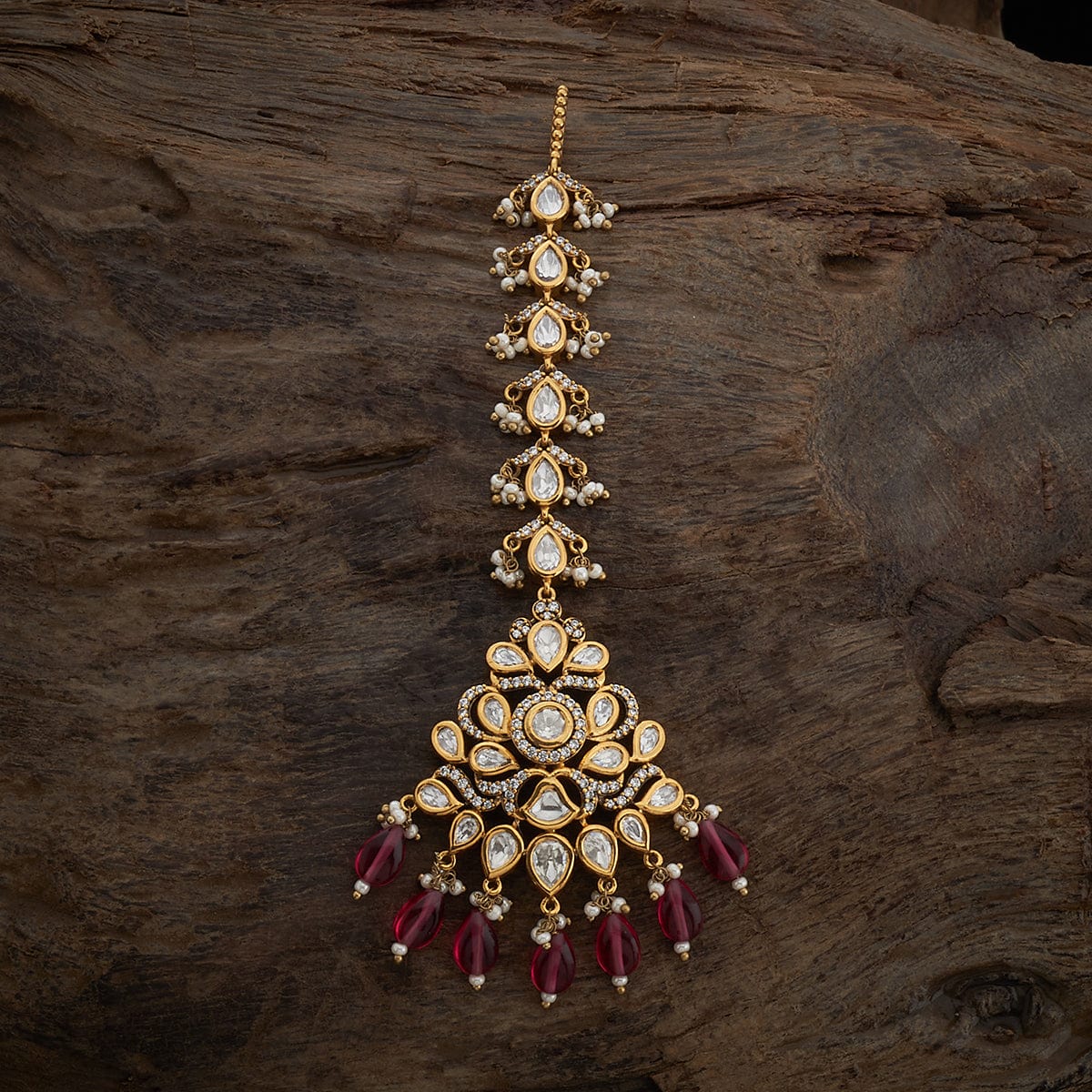 Kundan Tikka Enjoy being the centre