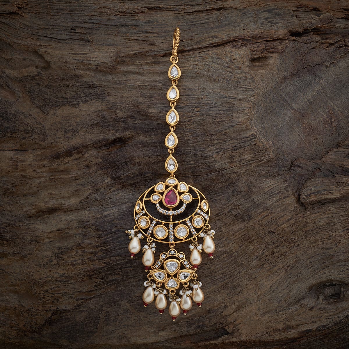 Kundan Tikka Its elaborate kundan work