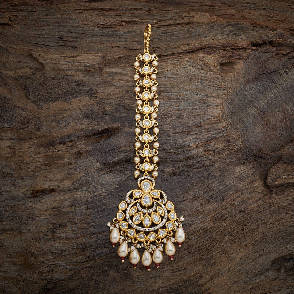 Kundan Tikka fashion statement