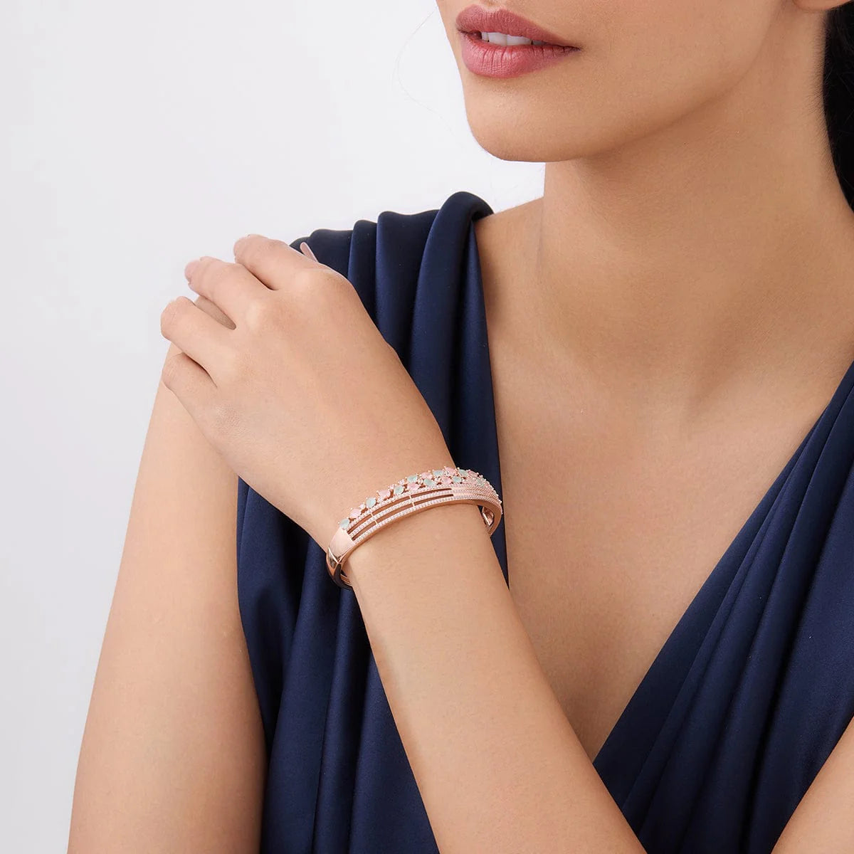 Zircon Kada reflect light