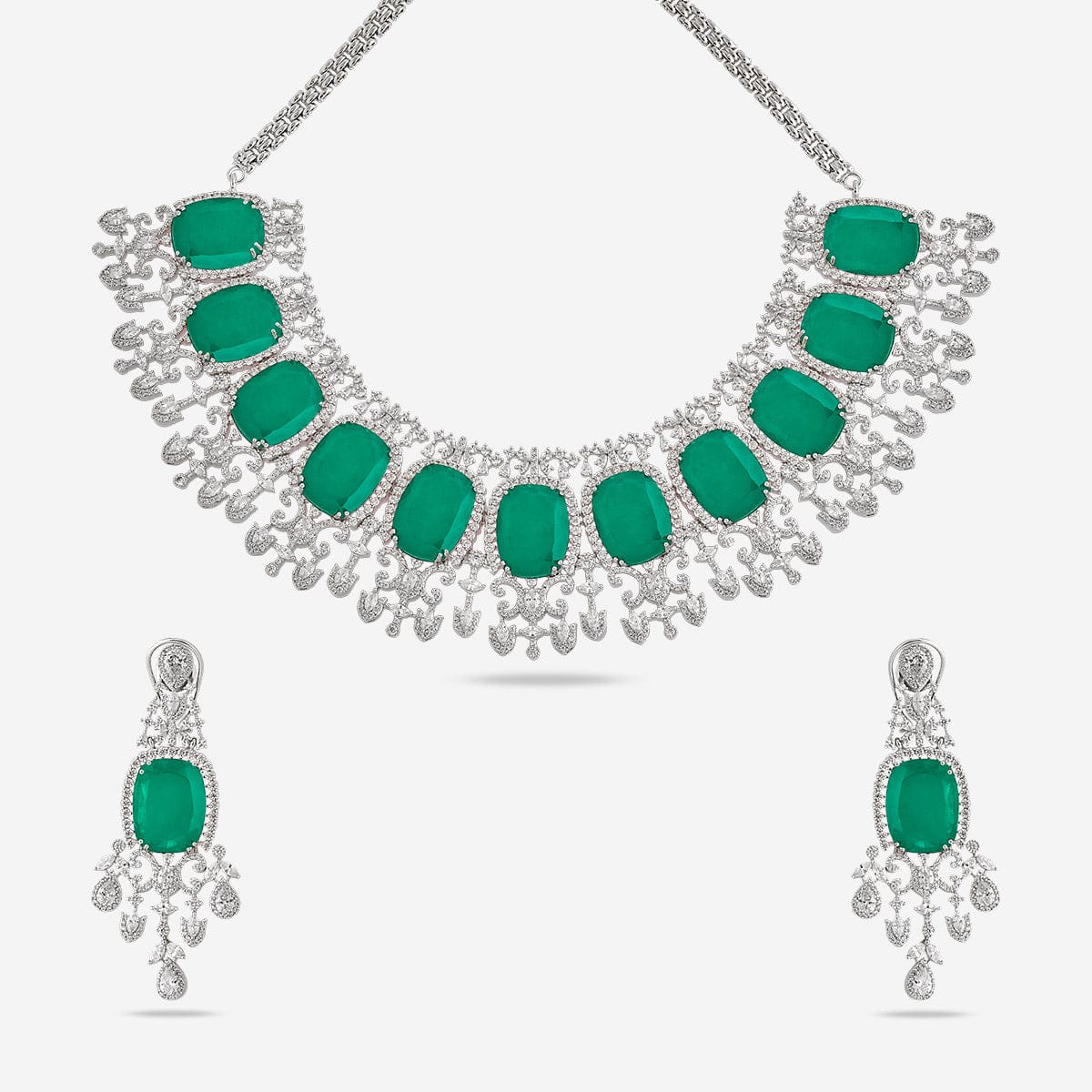 Zircon Necklace personifies simplicity.