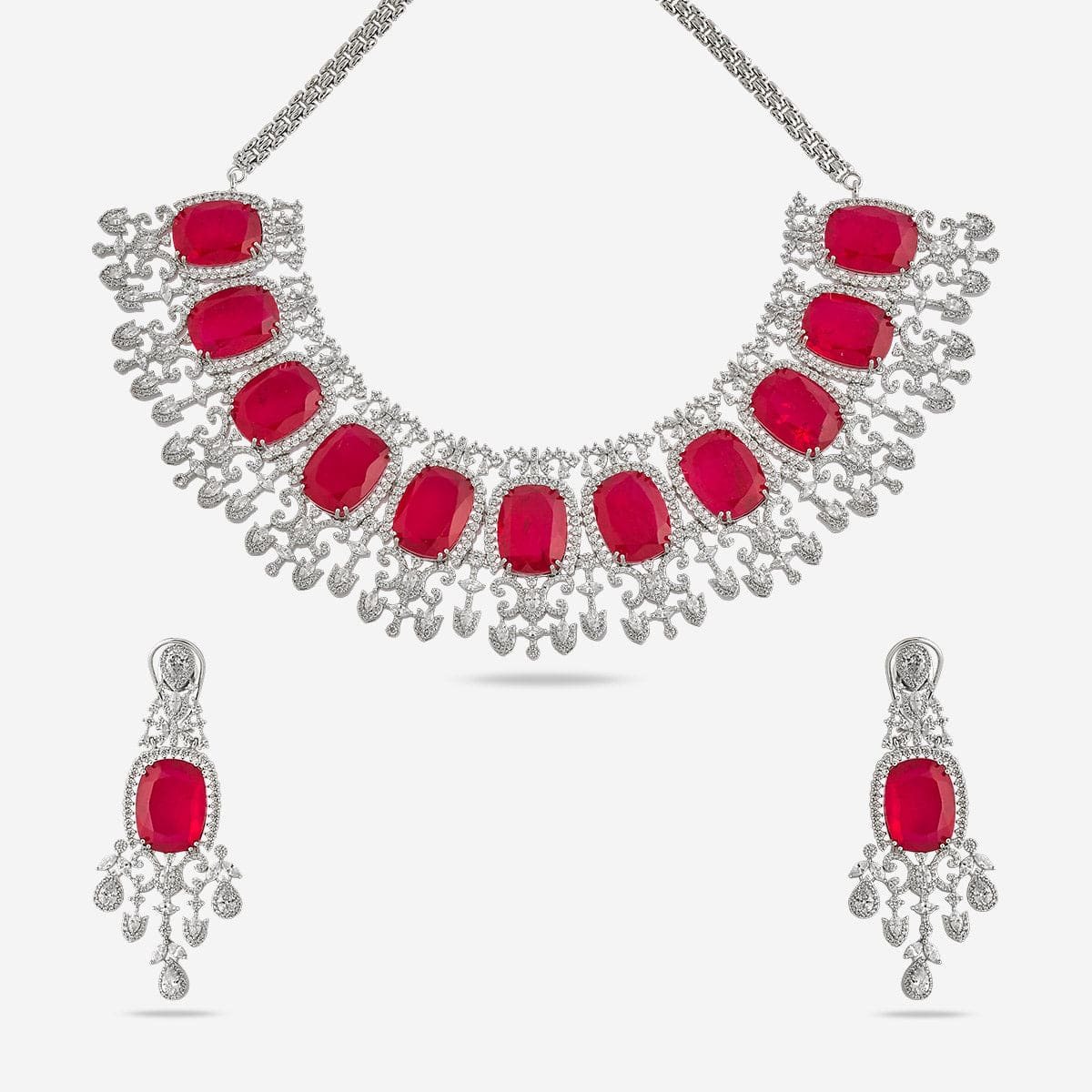 Zircon Necklace personifies simplicity.