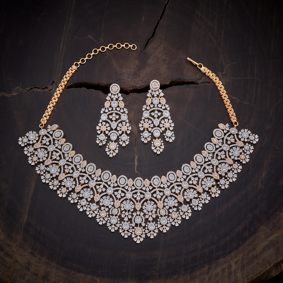 Zircon Necklace appearance on any occasion