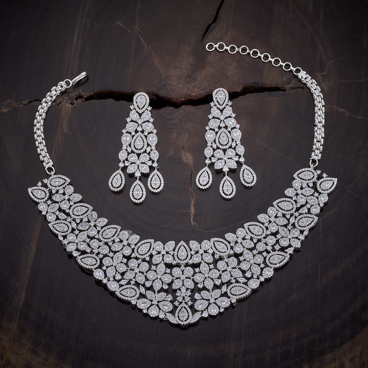 Zircon Necklace appearance on any occasion