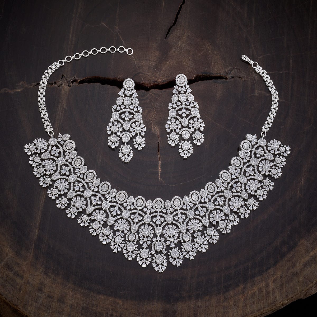 Zircon Necklace appearance on any occasion