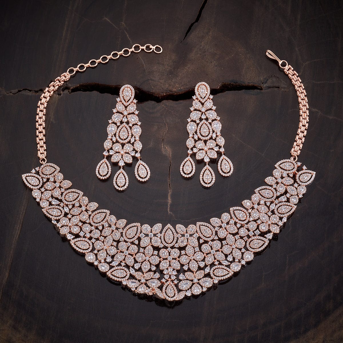 Zircon Necklace appearance on any occasion