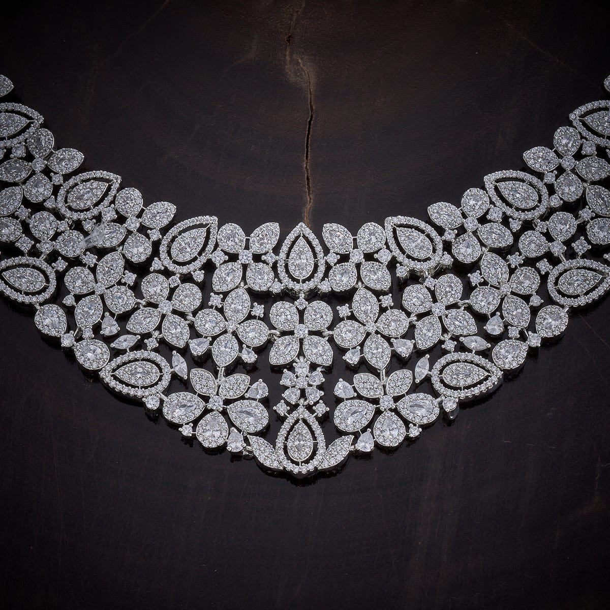 Zircon Necklace appearance on any occasion