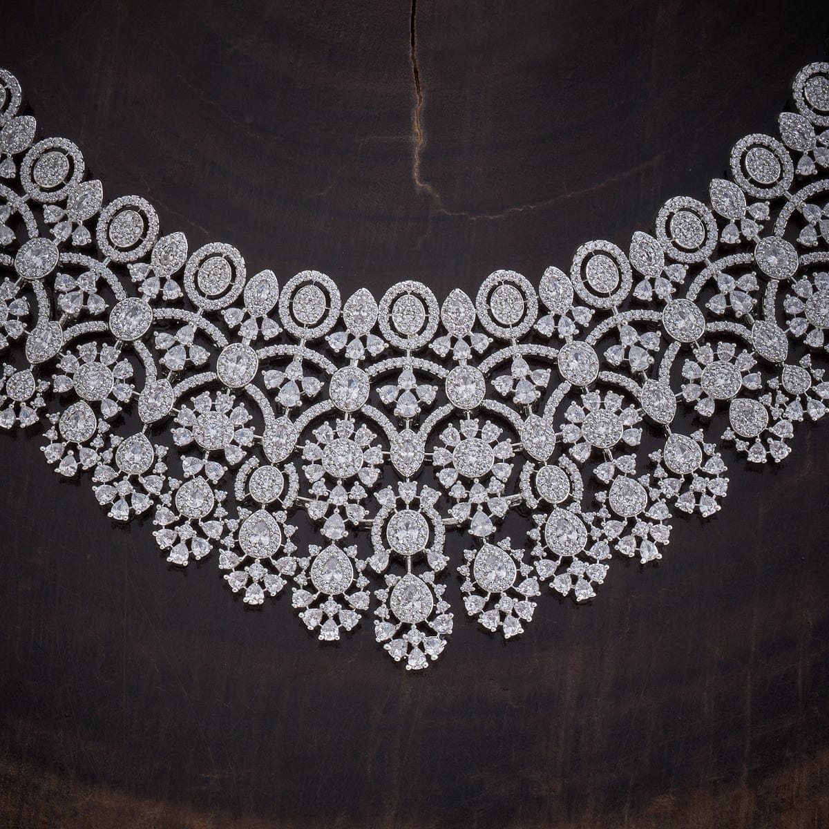 Zircon Necklace appearance on any occasion