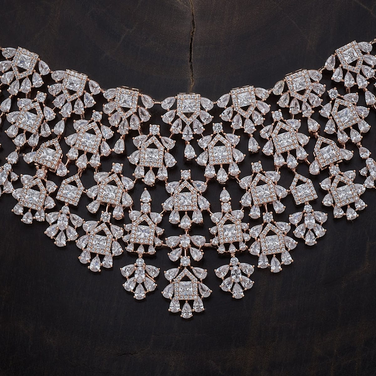 Zircon Necklace seamlessly combines modern aesthetics with classic charm